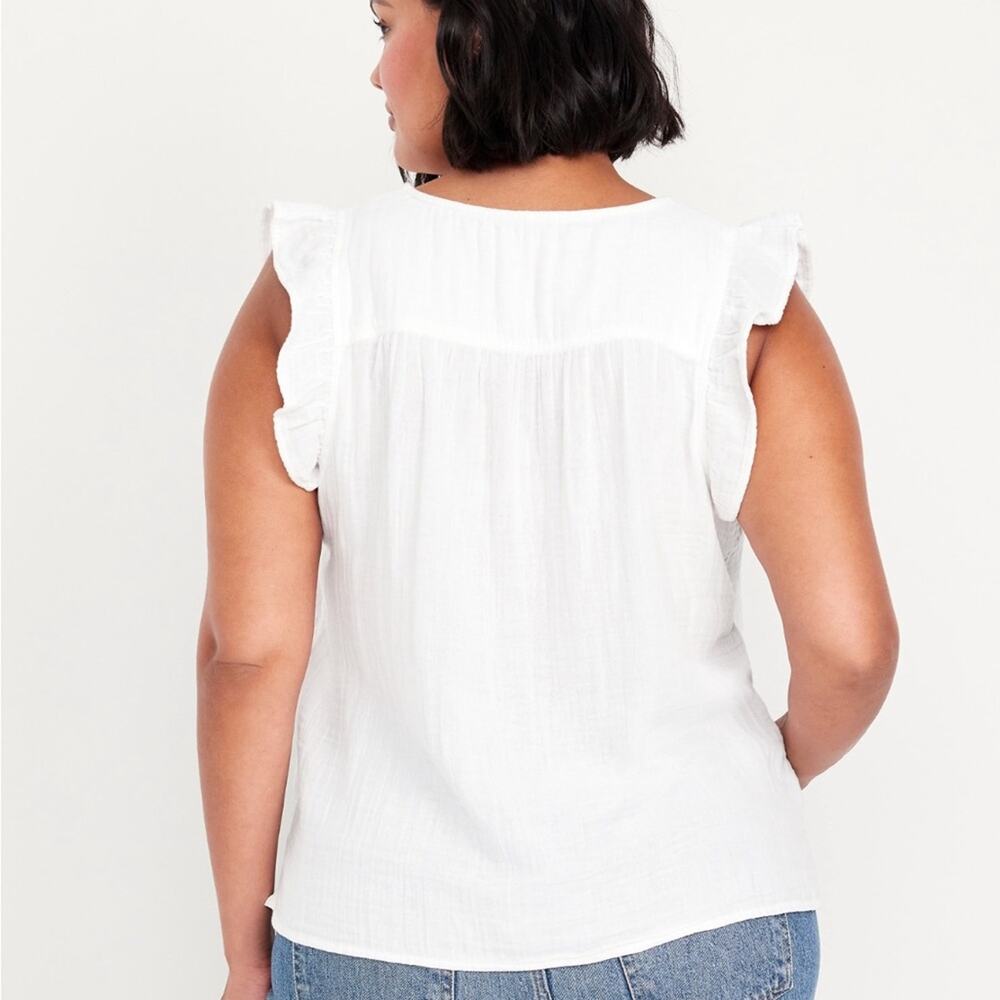 Old Navy White Lilies Sleeveless Crinkle Gauze Top - Picture 2 of 10